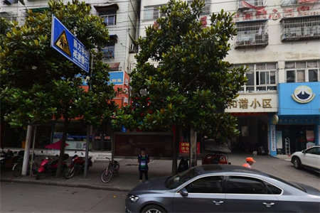 明城小区74平紧凑型套三送付房双证双气39万